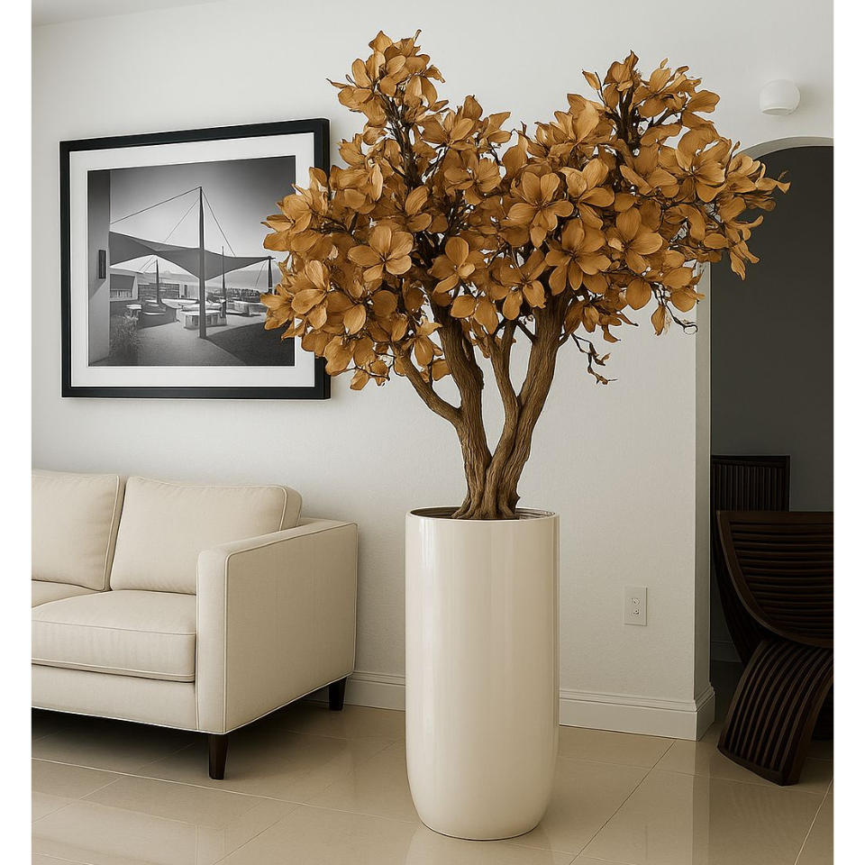 Premium Magnolienbaum in Beige im glänzend weißen Topf – Neu eingetroffen