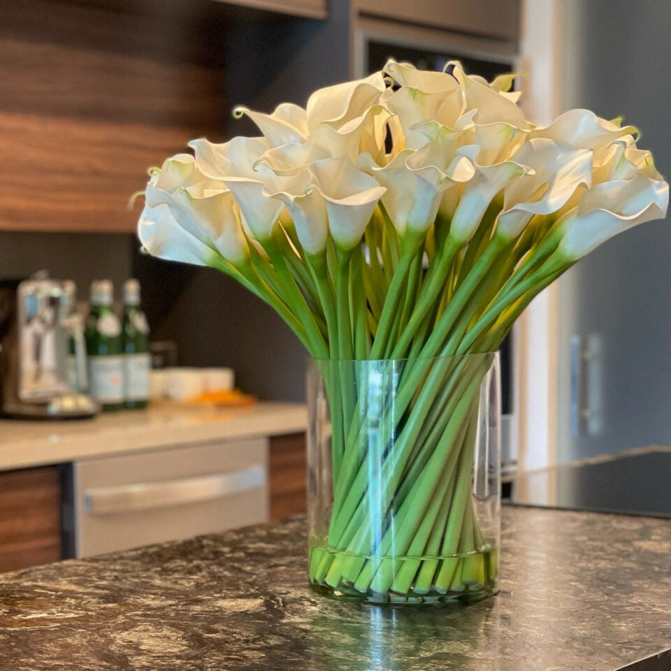 Premium Calla Lilies in Glass Cylinder