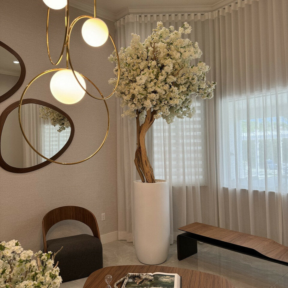 Premium Mattbeige St. Tropez Vase mit weißem Kirschblütenbaum