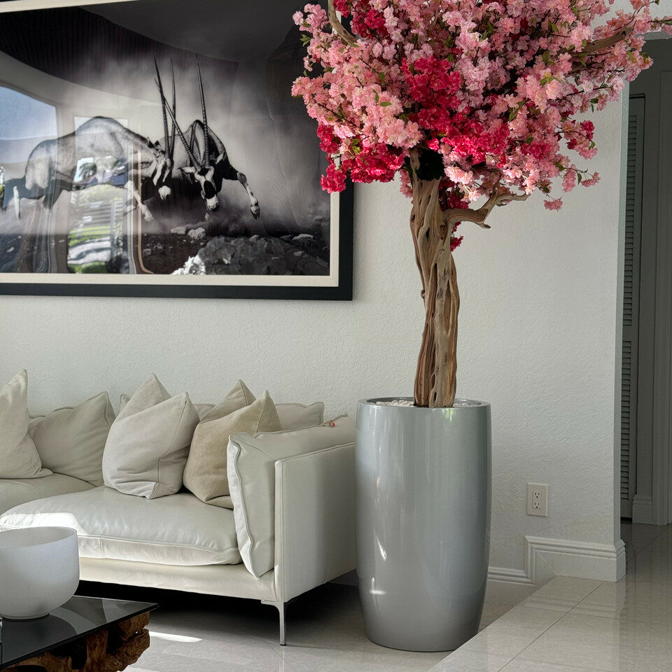 Premium Lisbon Vase in glossy silver with personalised three-tone pink cherry blossom