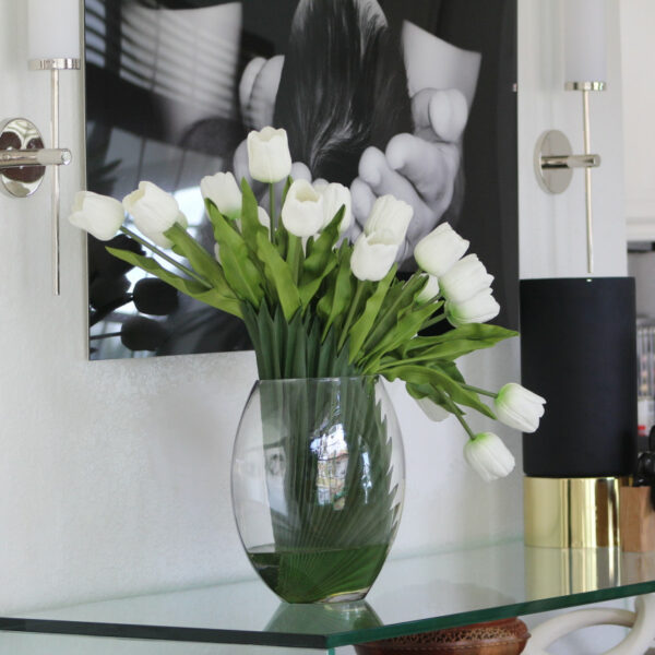 Premium Moon Vase mit weißen Tulpen