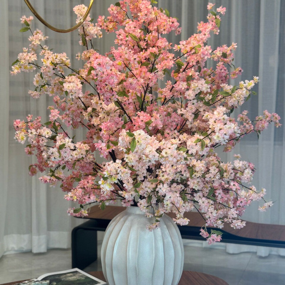 Premium Astoria-Vase mit rosa Kirschblüten